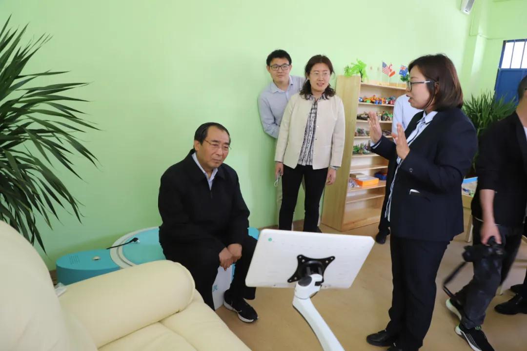 社市委幫扶威寧九三中學成果落地，叢斌副主席為心理咨詢室揭牌